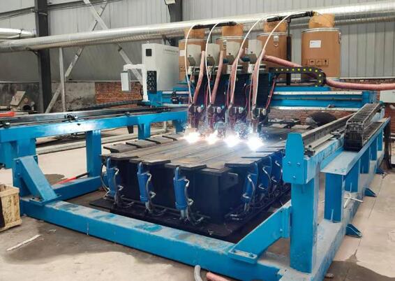 Hardfacing machine